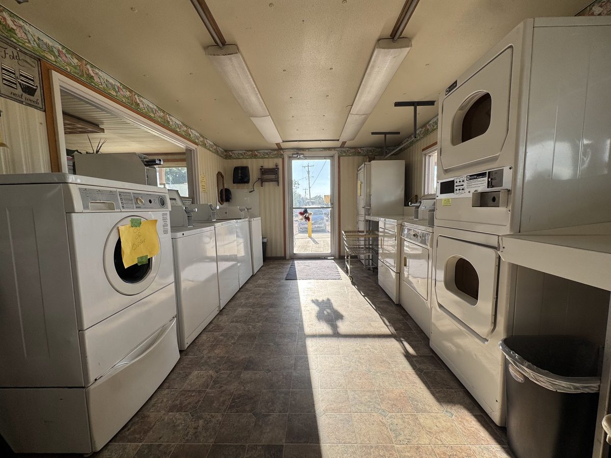 The laundromat at Lincoln Highway RV Park